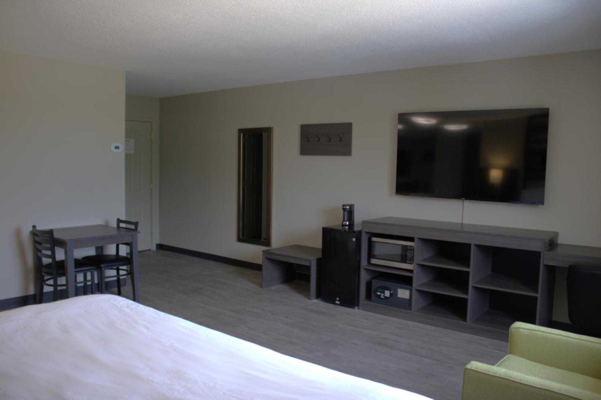 Boarders Inn And Suites By Cobblestone Lamar Missouri Bagian luar foto