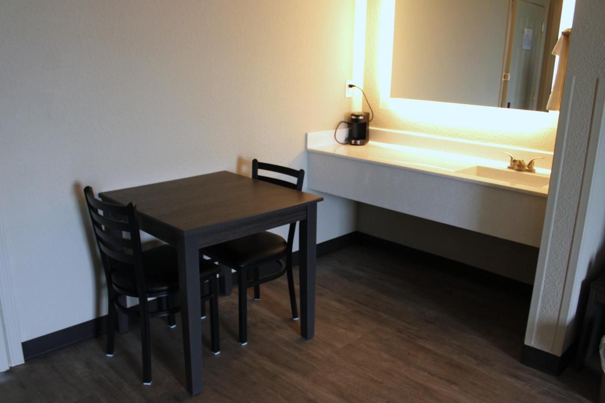 Boarders Inn And Suites By Cobblestone Lamar Missouri Bagian luar foto