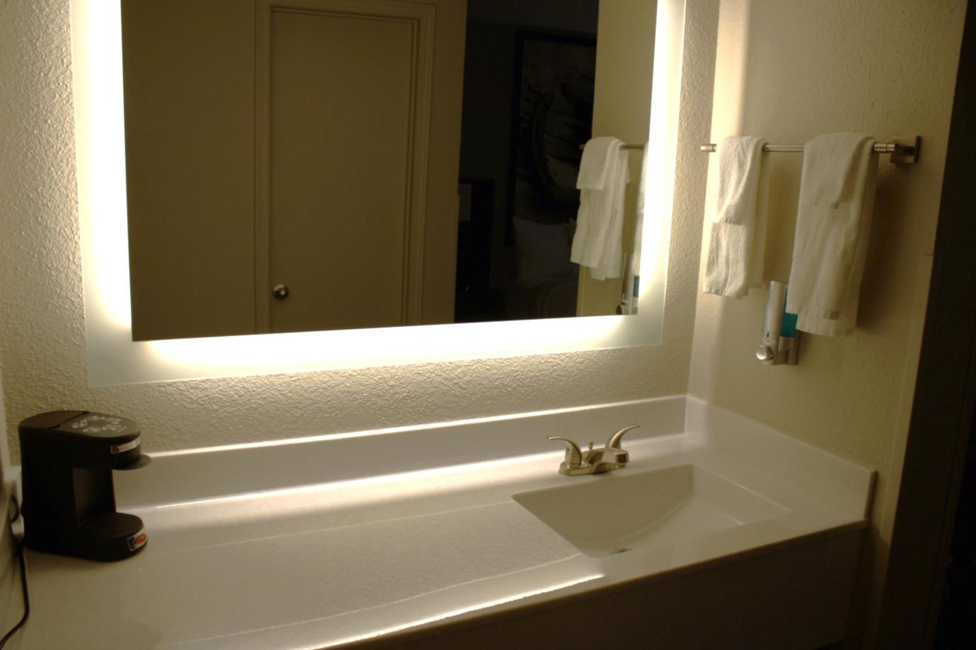 Boarders Inn And Suites By Cobblestone Lamar Missouri Bagian luar foto