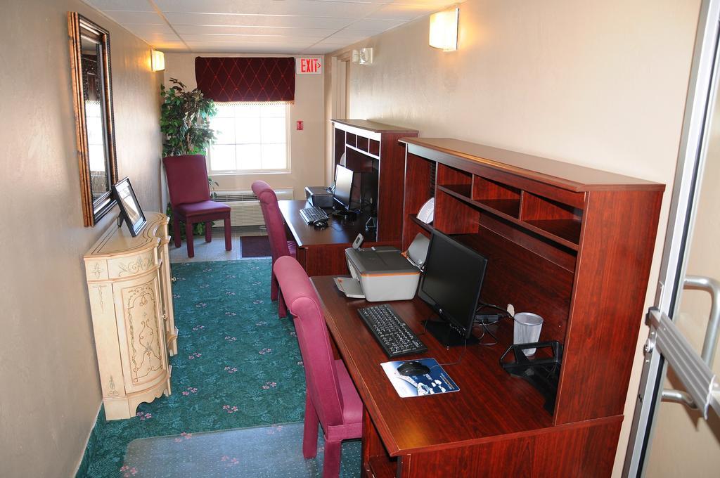 Boarders Inn And Suites By Cobblestone Lamar Missouri Bagian luar foto