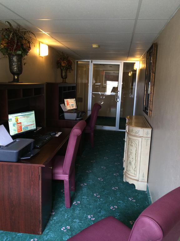 Boarders Inn And Suites By Cobblestone Lamar Missouri Bagian luar foto